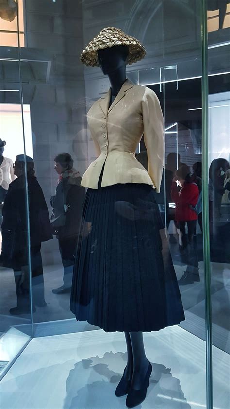 dior casaco|dior's bar suit.